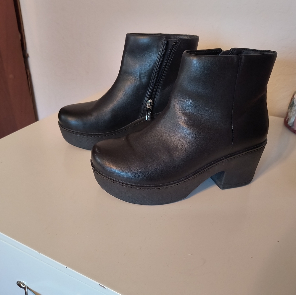 Fitflop Black Leather Ankle Boots